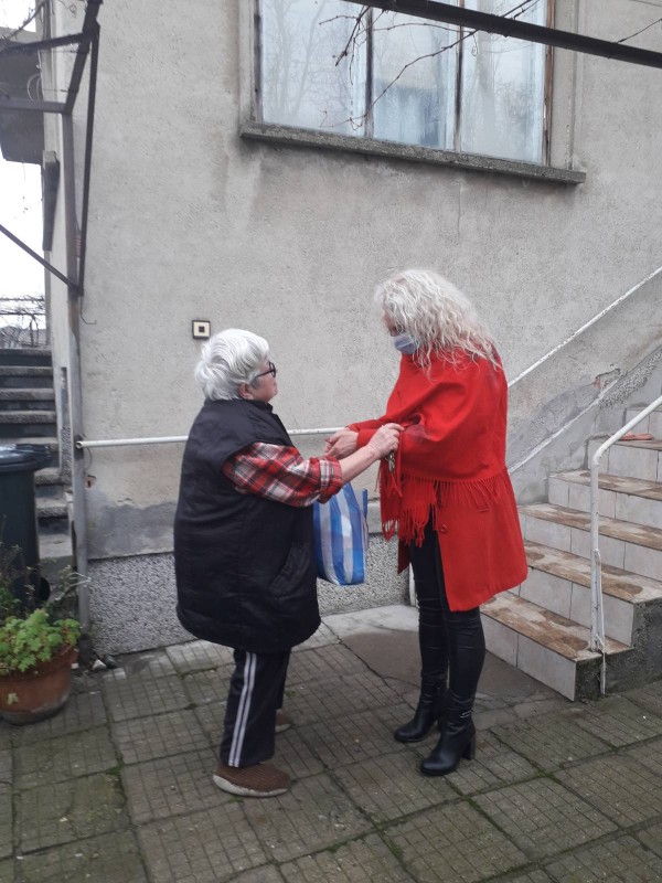 Кметство Шипка отново подкрепи самотноживеещи възрастни хора за Коледа