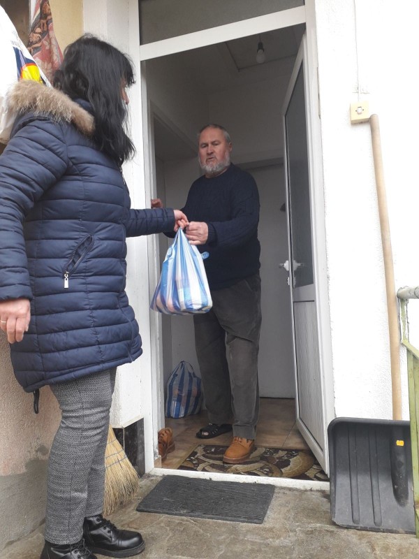 Кметство Шипка отново подкрепи самотноживеещи възрастни хора за Коледа