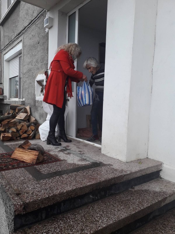 Кметство Шипка отново подкрепи самотноживеещи възрастни хора за Коледа