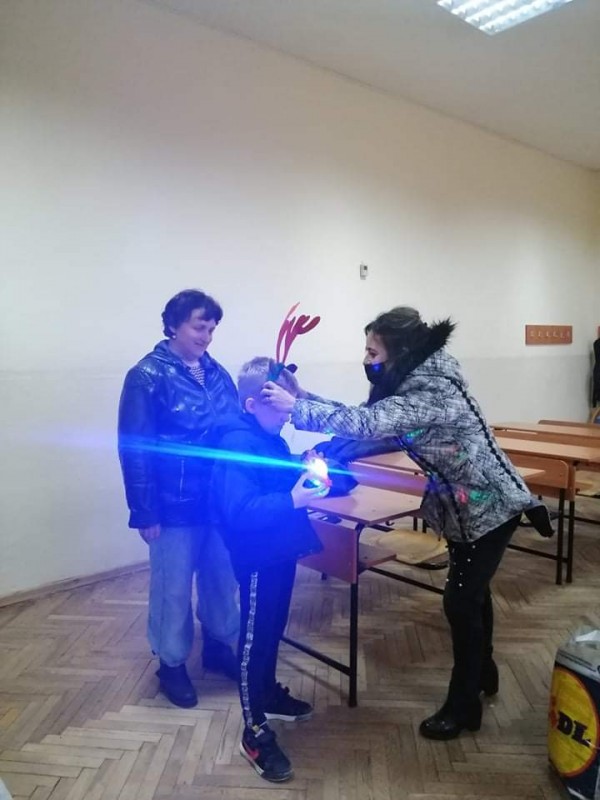 Ученици, родители и учители зарадваха третокласник от ОУ “Кулата“