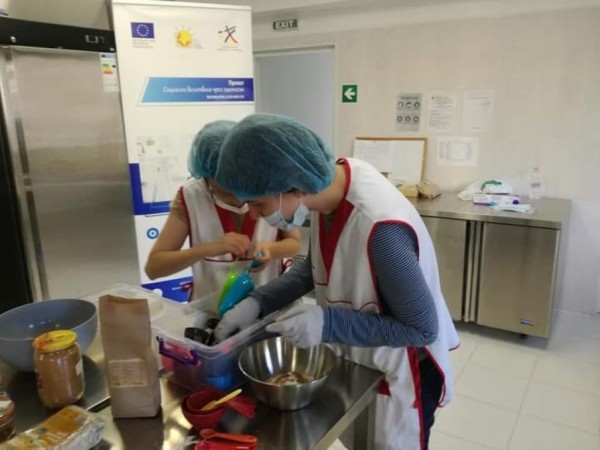 Коледни изненади от Кмета на Казанлък за възрастните хора в домовете