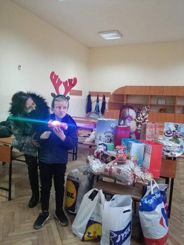 Ученици, родители и учители зарадваха третокласник от ОУ “Кулата“