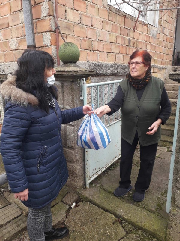 Кметство Шипка отново подкрепи самотноживеещи възрастни хора за Коледа
