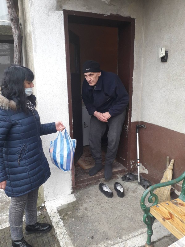 Кметство Шипка отново подкрепи самотноживеещи възрастни хора за Коледа