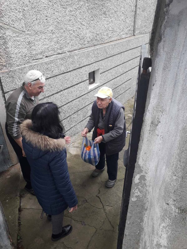 Кметство Шипка отново подкрепи самотноживеещи възрастни хора за Коледа