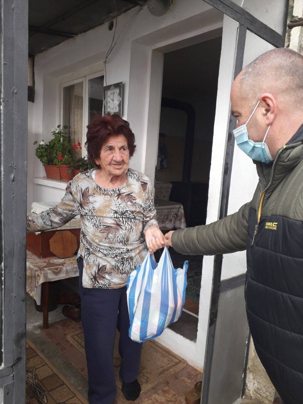 Кметство Шипка отново подкрепи самотноживеещи възрастни хора за Коледа