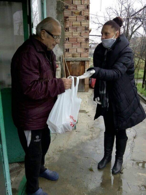 Кметство Енина подари богата вечеря на 45 жители