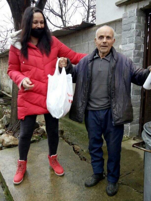 Кметство Енина подари богата вечеря на 45 жители