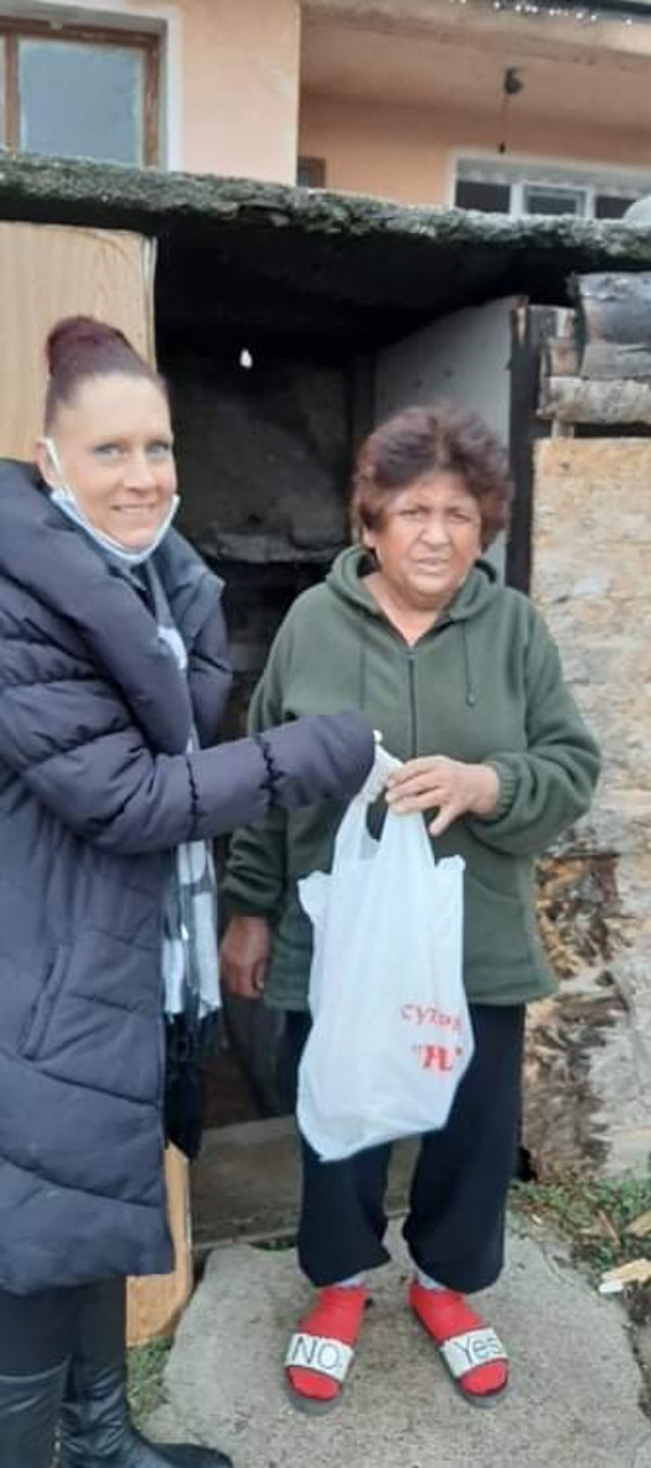 Кметство Енина подари богата вечеря на 45 жители