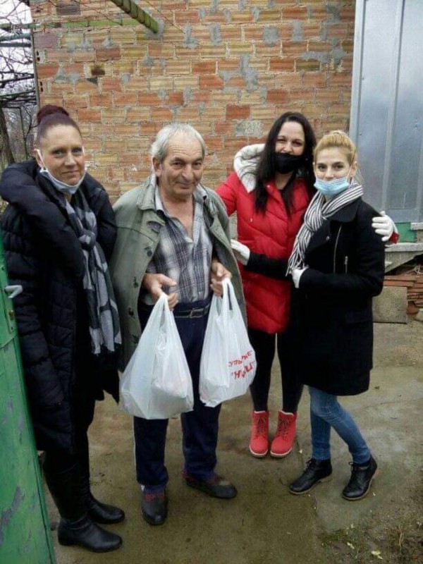 Кметство Енина подари богата вечеря на 45 жители