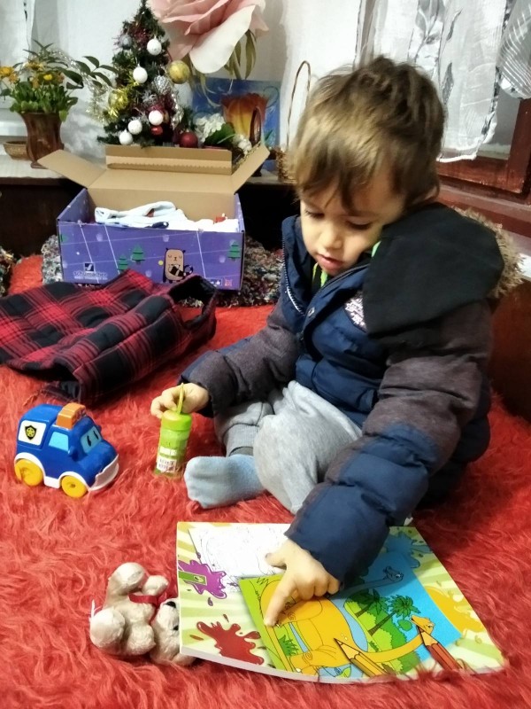 660 пакета с коледни подаръци от Германия изненадаха децата на Шипка