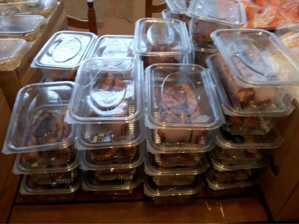 Кметство Енина подари богата вечеря на 45 жители