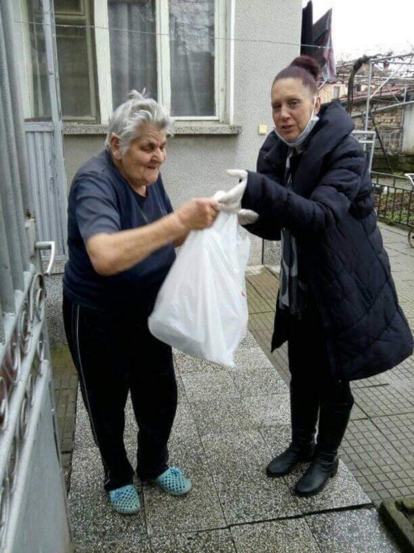 Кметство Енина подари богата вечеря на 45 жители