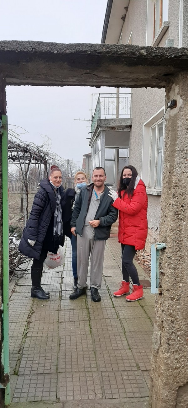 Кметство Енина подари богата вечеря на 45 жители