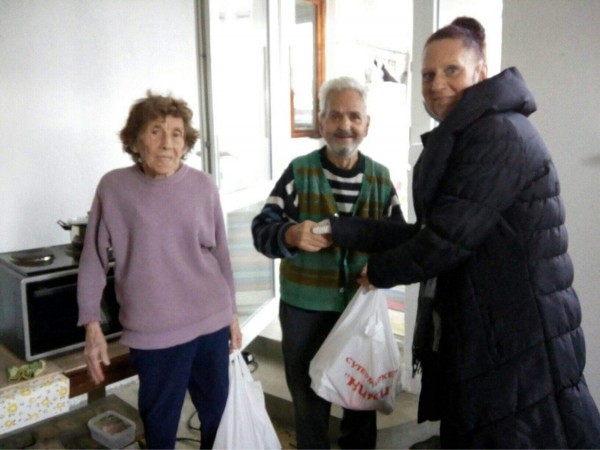 Кметство Енина подари богата вечеря на 45 жители