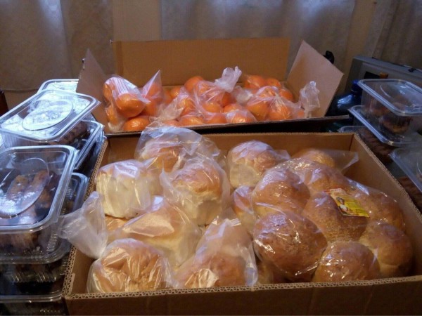 Кметство Енина подари богата вечеря на 45 жители