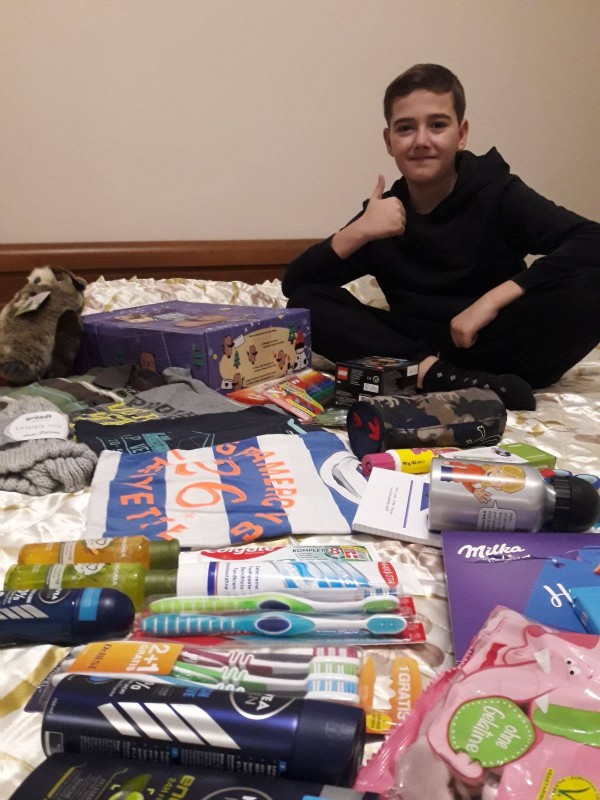 660 пакета с коледни подаръци от Германия изненадаха децата на Шипка