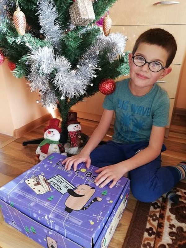 660 пакета с коледни подаръци от Германия изненадаха децата на Шипка