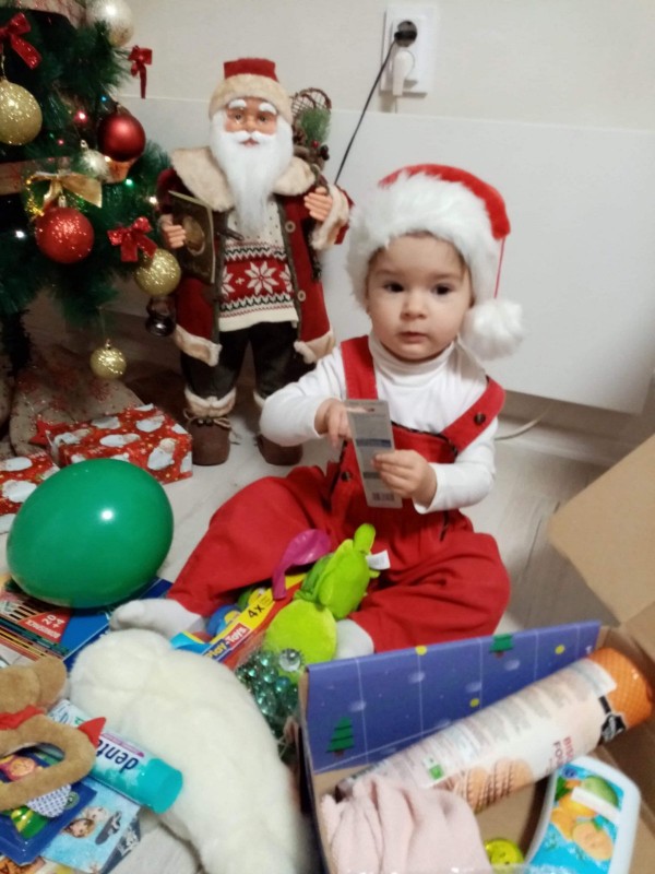 660 пакета с коледни подаръци от Германия изненадаха децата на Шипка