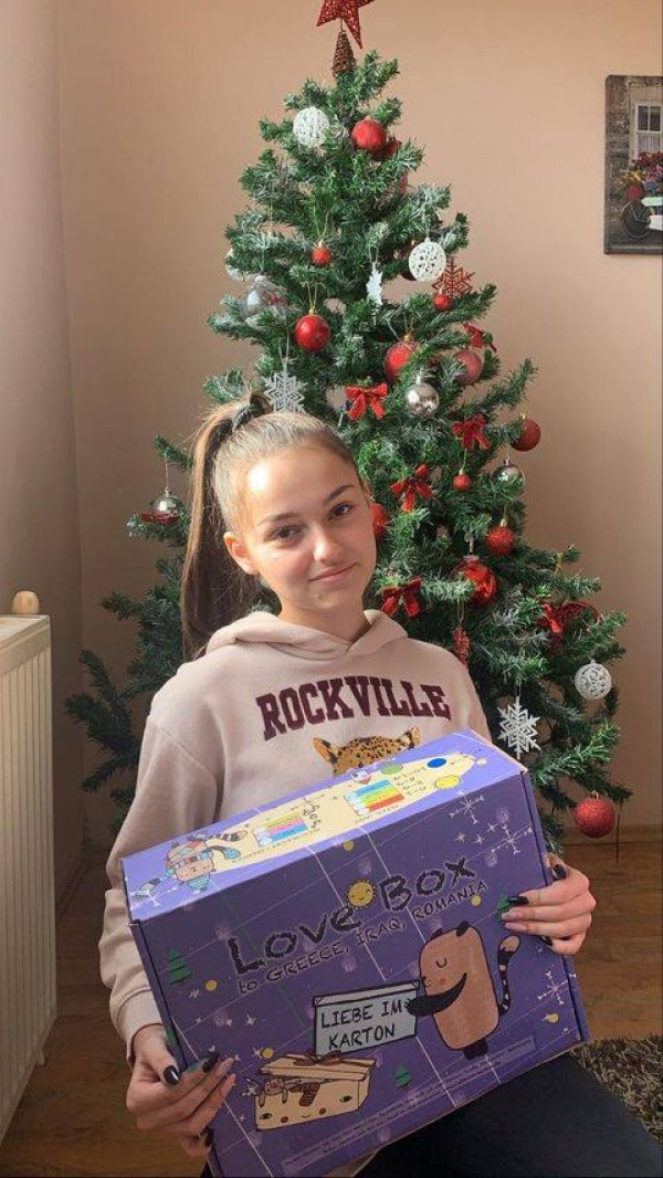 660 пакета с коледни подаръци от Германия изненадаха децата на Шипка