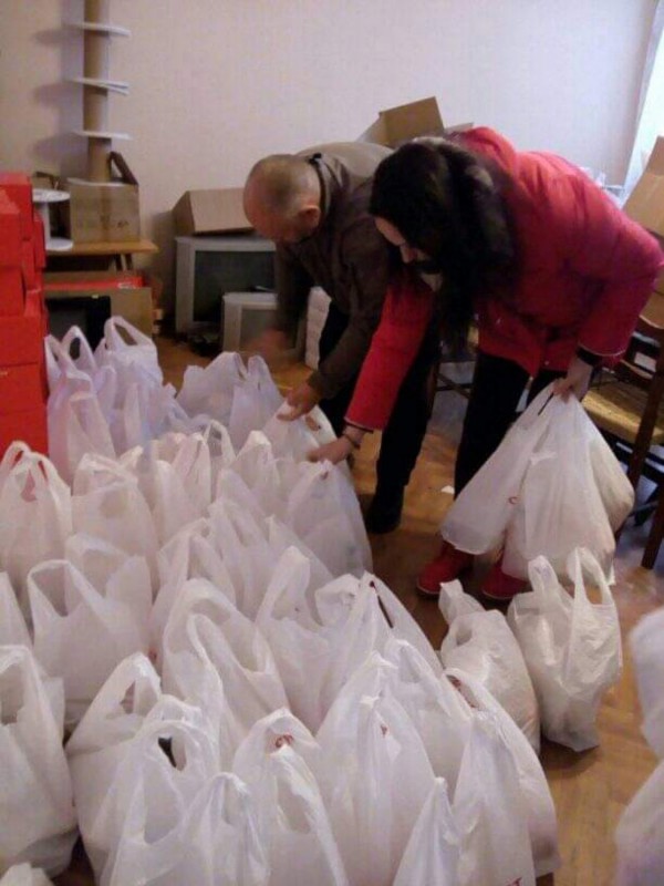 Кметство Енина подари богата вечеря на 45 жители