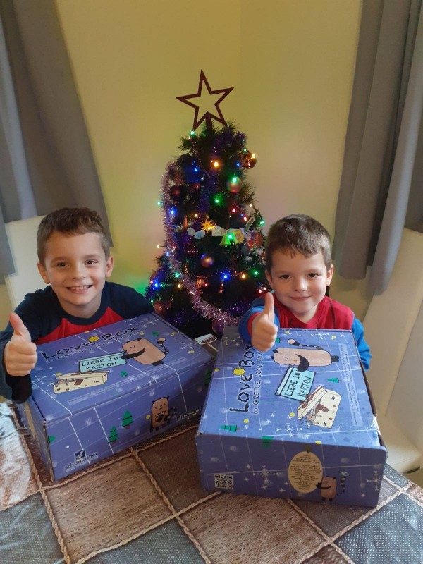 660 пакета с коледни подаръци от Германия изненадаха децата на Шипка