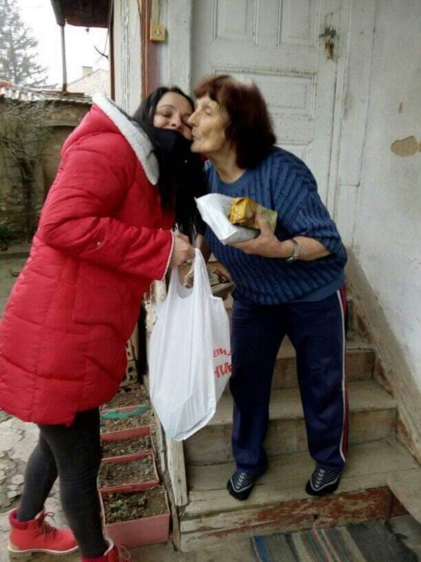 Кметство Енина подари богата вечеря на 45 жители