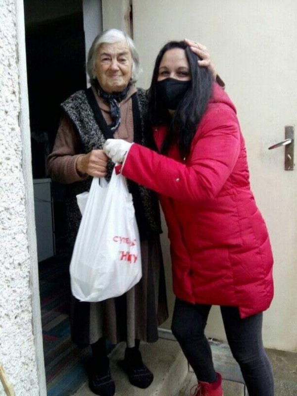 Кметство Енина подари богата вечеря на 45 жители