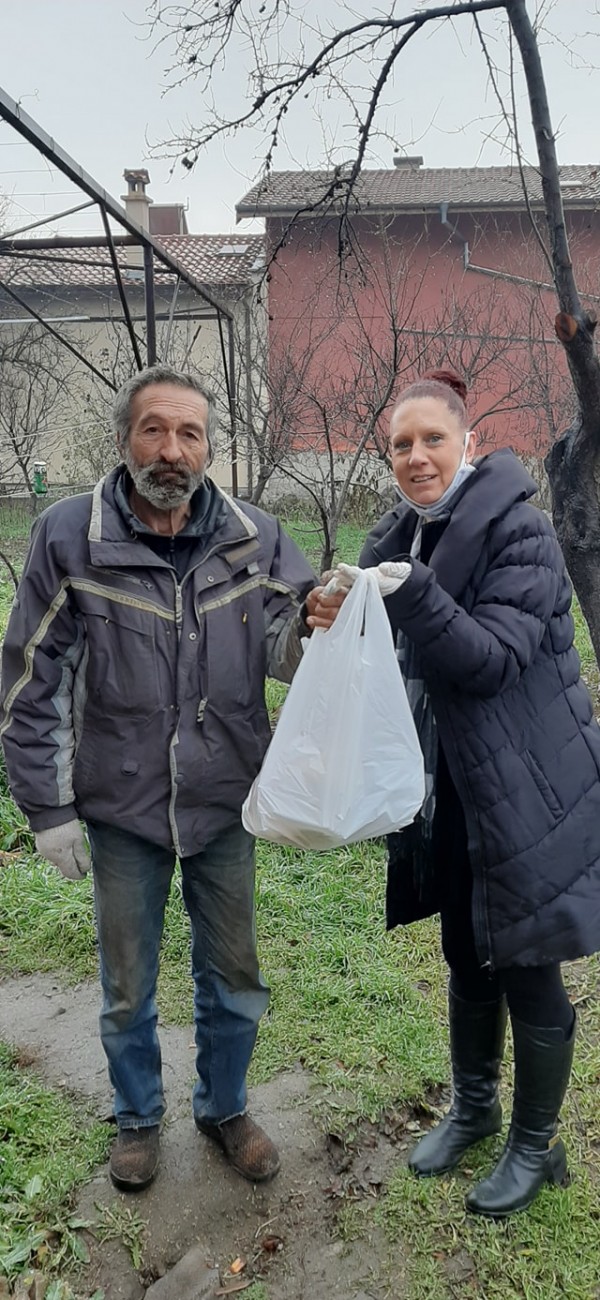 Кметство Енина подари богата вечеря на 45 жители