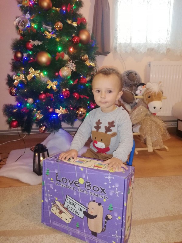 660 пакета с коледни подаръци от Германия изненадаха децата на Шипка