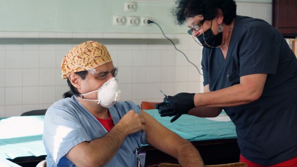 25 медици са първите ваксинирани в Стара Загора