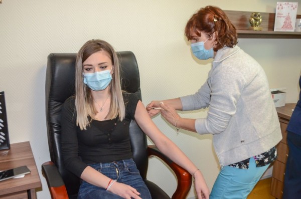 25 медици са първите ваксинирани в Стара Загора