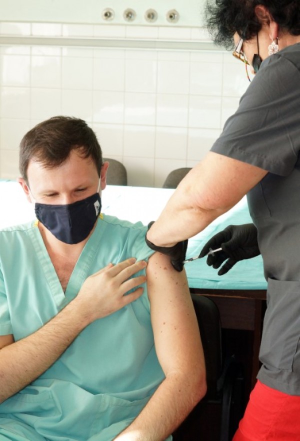 25 медици са първите ваксинирани в Стара Загора