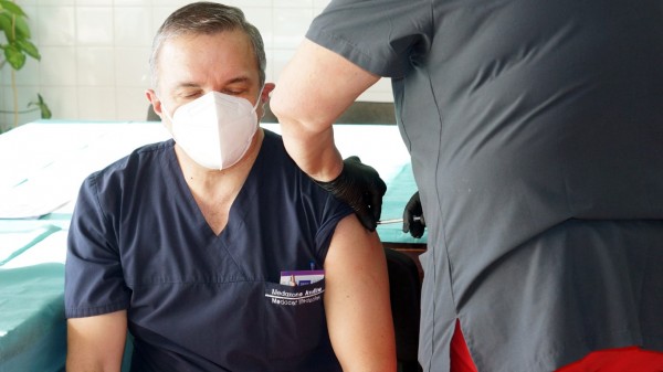 25 медици са първите ваксинирани в Стара Загора