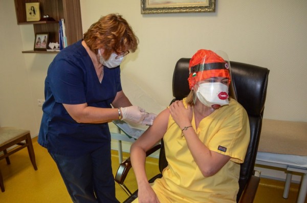 25 медици са първите ваксинирани в Стара Загора