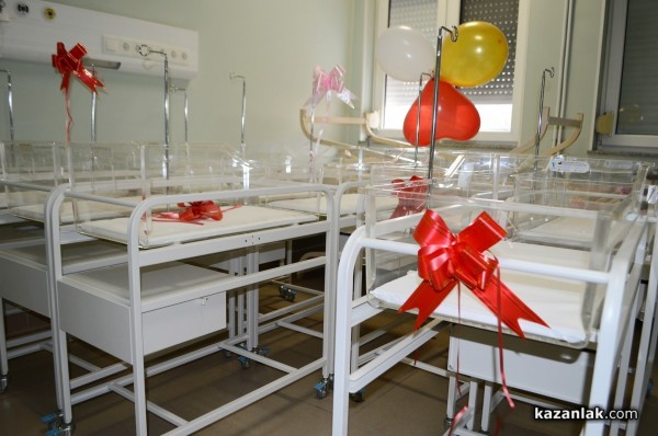 “Мисия подари добро“ дари 15 легла за новородени на казанлъшкото АГ-отделение