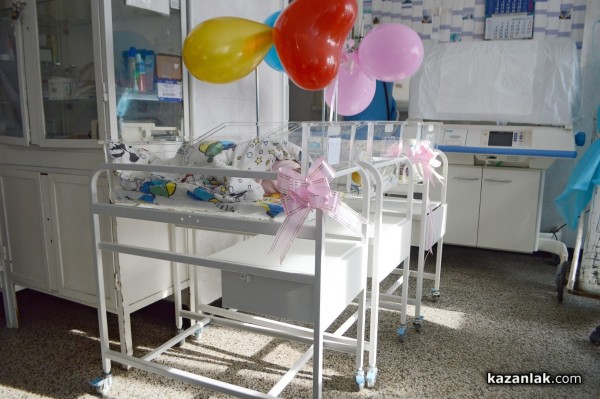 “Мисия подари добро“ дари 15 легла за новородени на казанлъшкото АГ-отделение