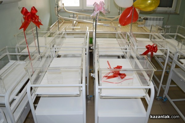 “Мисия подари добро“ дари 15 легла за новородени на казанлъшкото АГ-отделение