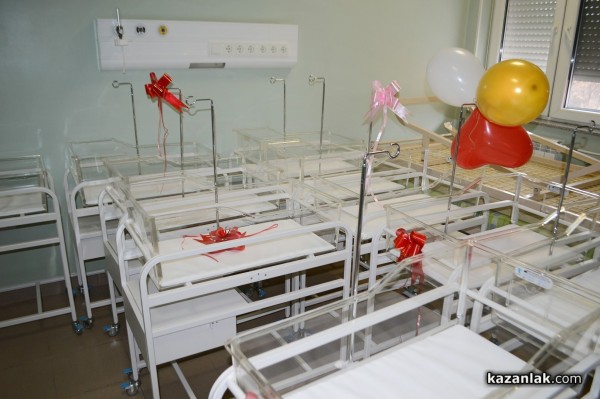 “Мисия подари добро“ дари 15 легла за новородени на казанлъшкото АГ-отделение