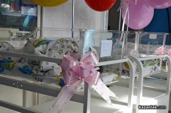 “Мисия подари добро“ дари 15 легла за новородени на казанлъшкото АГ-отделение