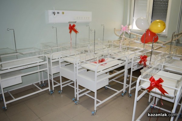 “Мисия подари добро“ дари 15 легла за новородени на казанлъшкото АГ-отделение