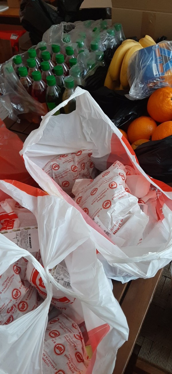 Кметство Енина и дарители отрупаха трапезите на 60 човека за новогодишната нощ