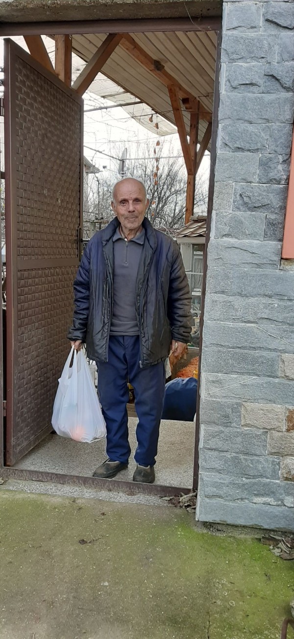 Кметство Енина и дарители отрупаха трапезите на 60 човека за новогодишната нощ