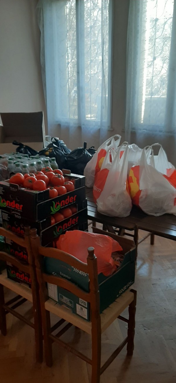 Кметство Енина и дарители отрупаха трапезите на 60 човека за новогодишната нощ