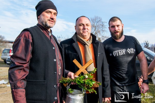 Давид Жеков извади Богоявленския кръст в Павел баня