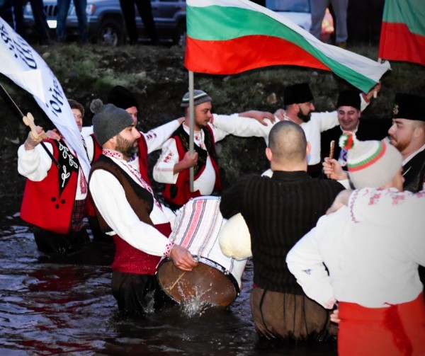 Казанлъчанинът Стойно Даскалов спаси кръста в Шипка