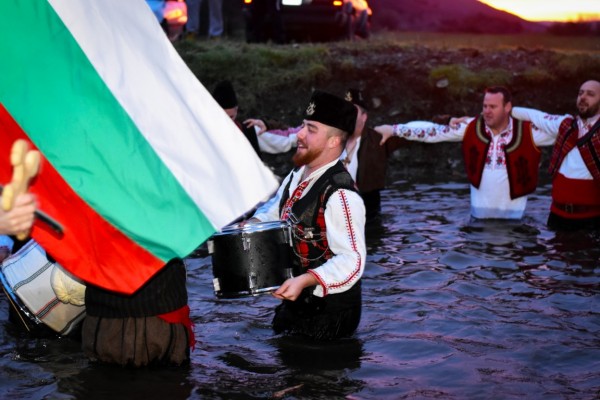 Казанлъчанинът Стойно Даскалов спаси кръста в Шипка