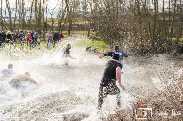 Давид Жеков извади Богоявленския кръст в Павел баня