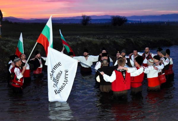 Казанлъчанинът Стойно Даскалов спаси кръста в Шипка