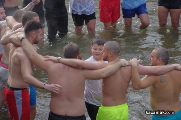 Йоанис Ксантопулос спаси кръста в Казанлък. Предаде го на най-малкия участник Никола Крушков